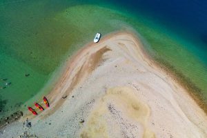 Tour - Kayaking around the cliffs, caves and rocks of Pag