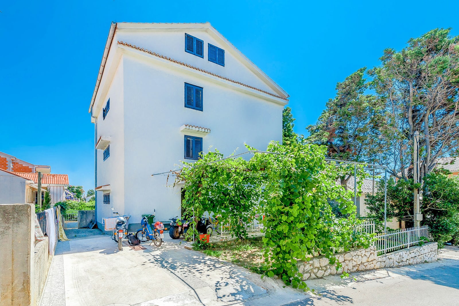 Apartments & Villas – Apartments Goga