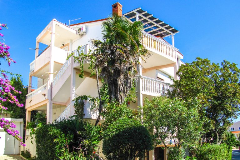 APARTMENTS LANA