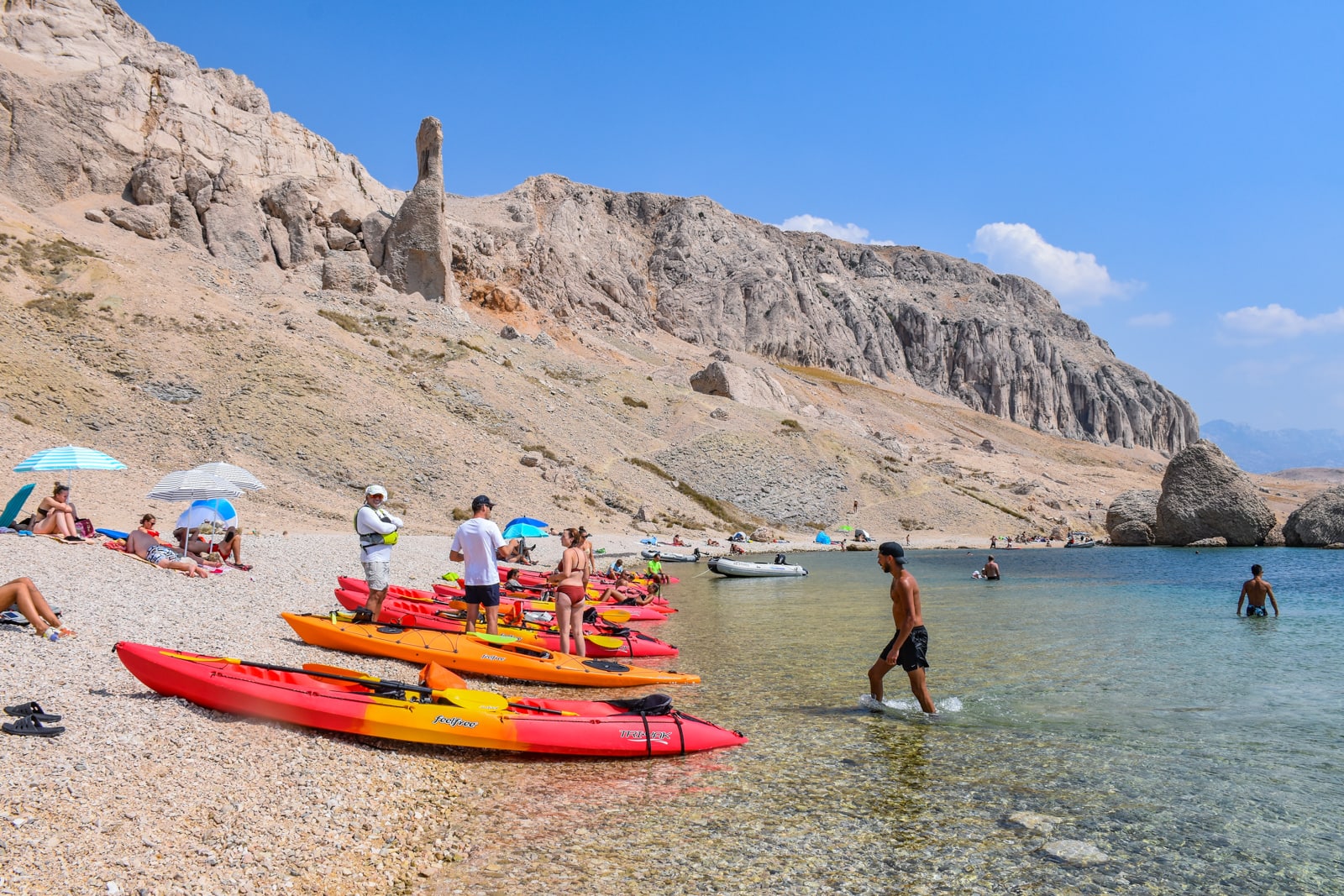 Tours - Kayaking around the cliffs, caves and rocks of Pag