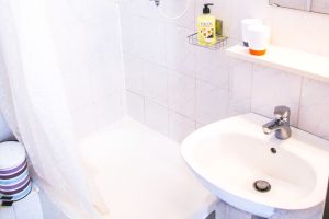 One bedroom apartment - bathroom