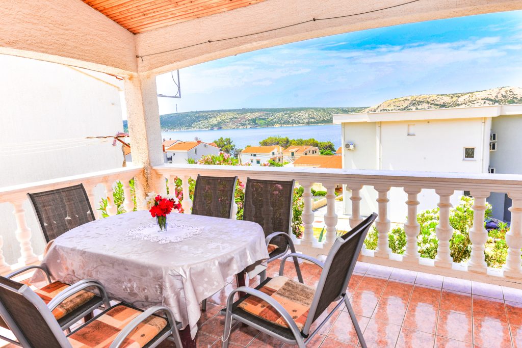 Three bedroom apartment - terrace
