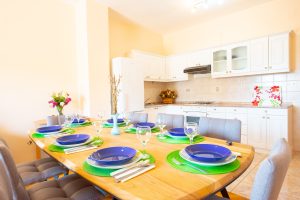 Appartamento con tre camere da letto e due bagni - soggiorno e cucina