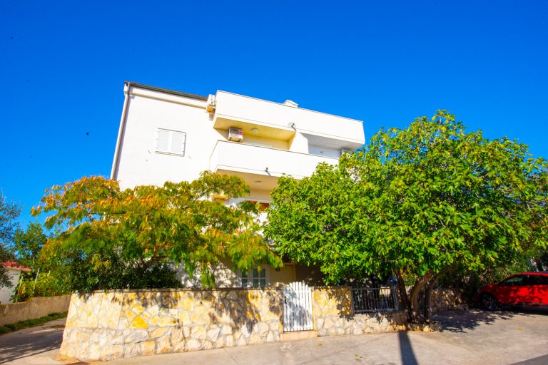 APARTMENT  BLUE STAR
