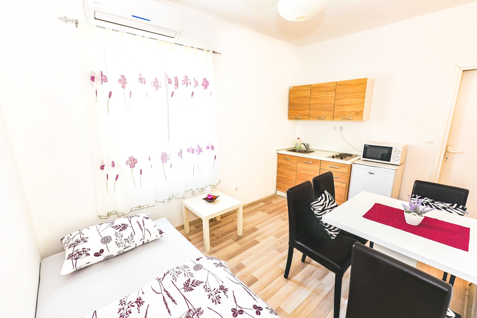 FERIENWOHNUNGEN CHERRY – Studio ferienwohnung- 02