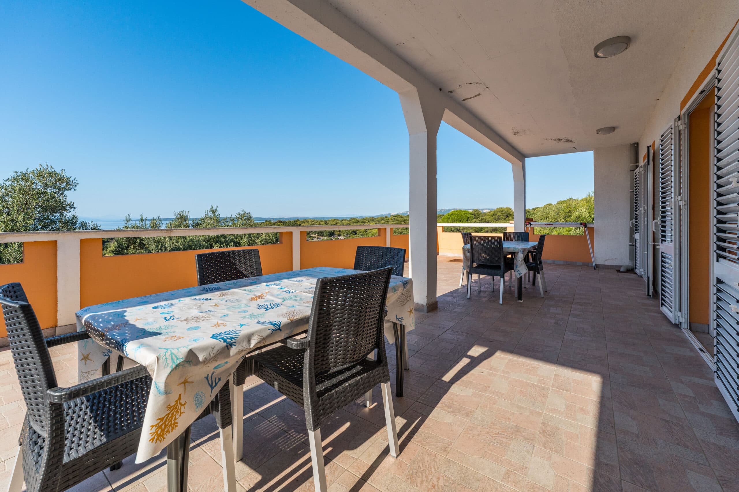 APARTMANI ZORA – Apartman s četiri spavaće sobe – 01