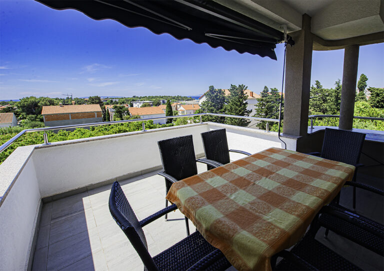 APARTMENT INES
