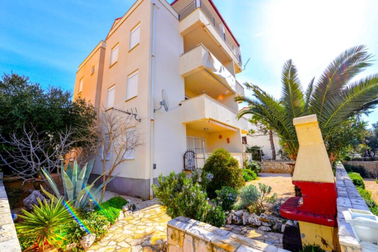 APARTMENT BELLA